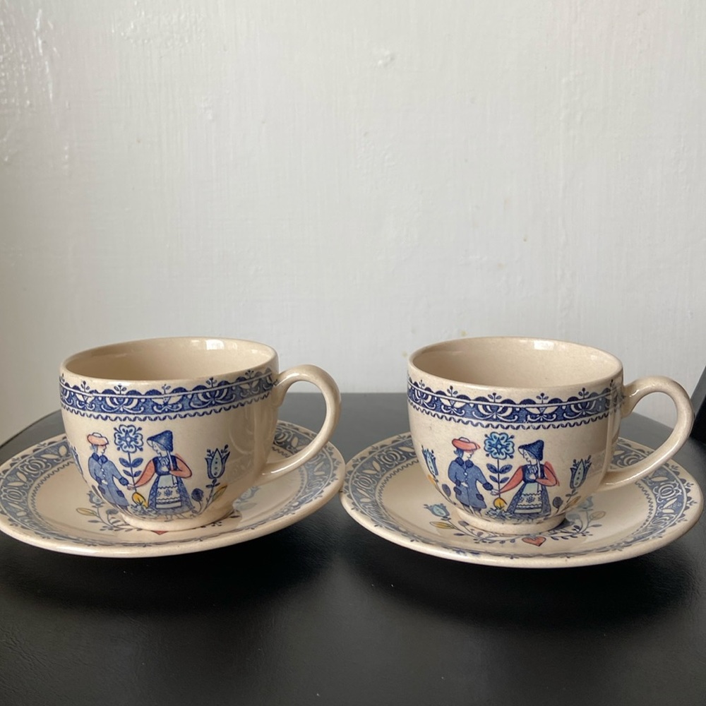 🌺 2 Johnson, Brothers hearts and flower cups and sauces made England